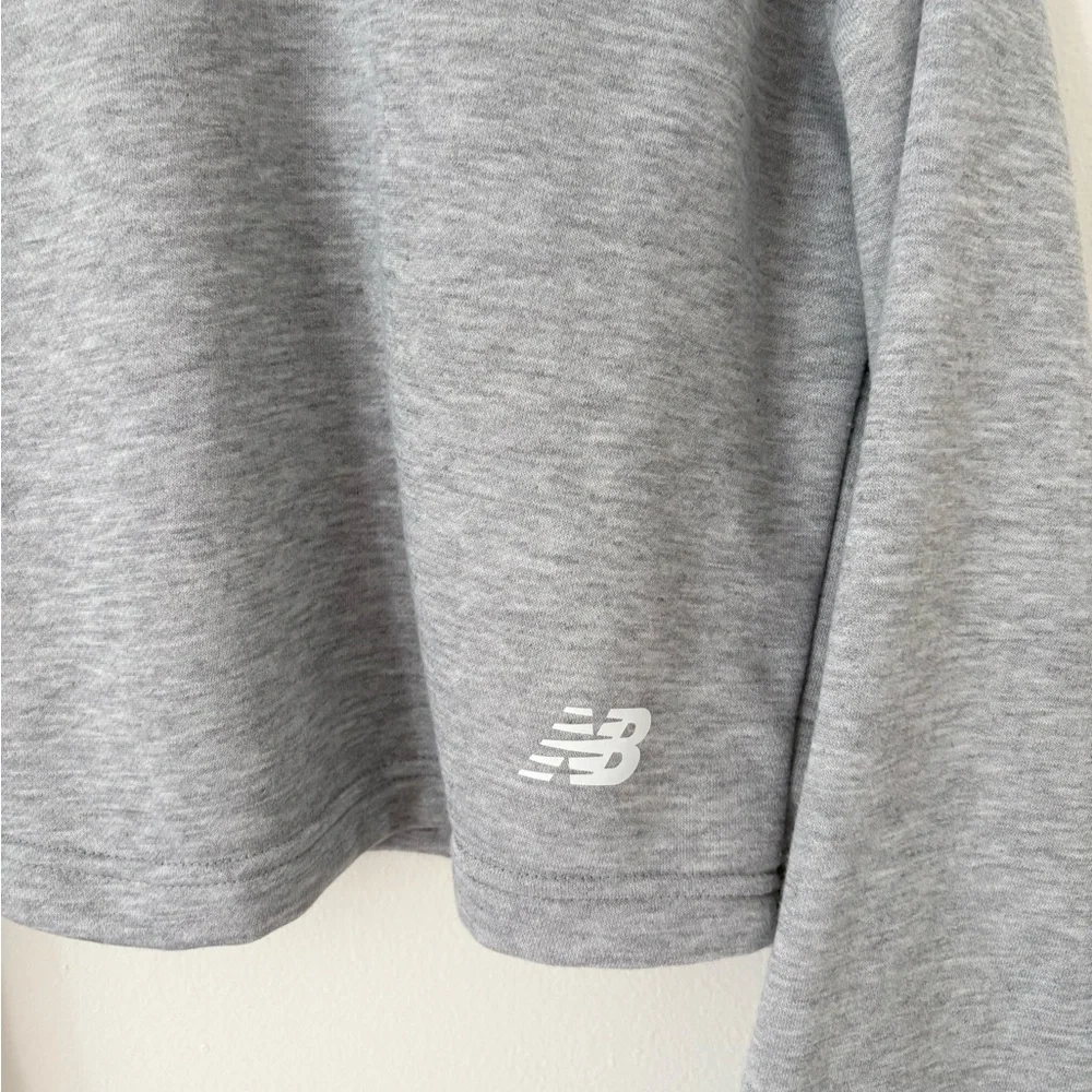 New Balance Gray Mock Neck Cropped Logo Long Sleeve Pullover Size Small - Picture 2 of 6